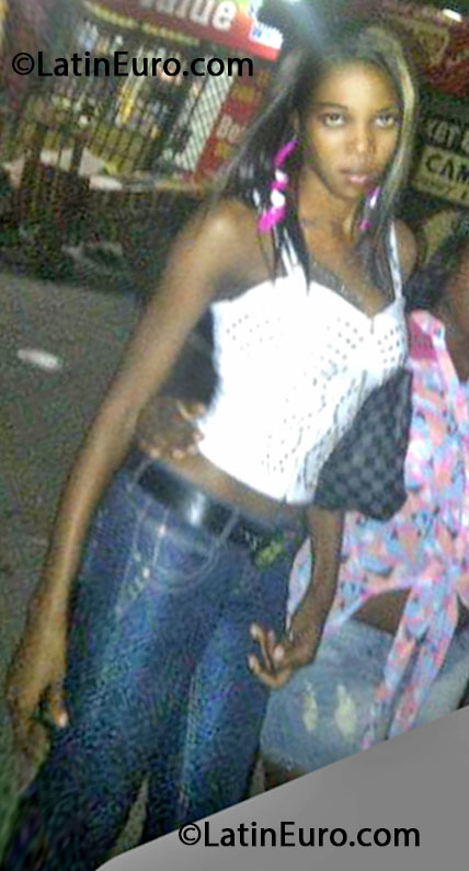 Date this sultry Jamaica girl Llecre from Kingston JM1170