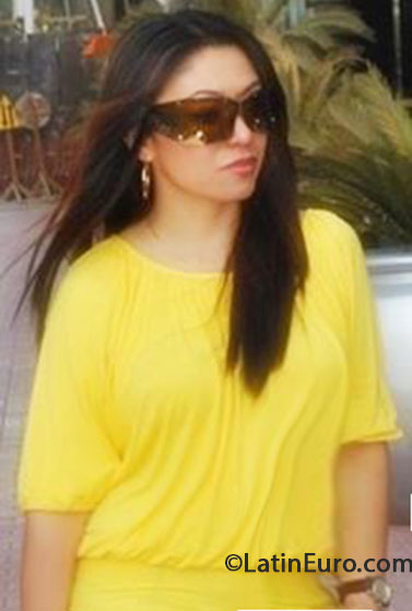 Date this young United Arab Emirates girl Verna from Dubai AE32