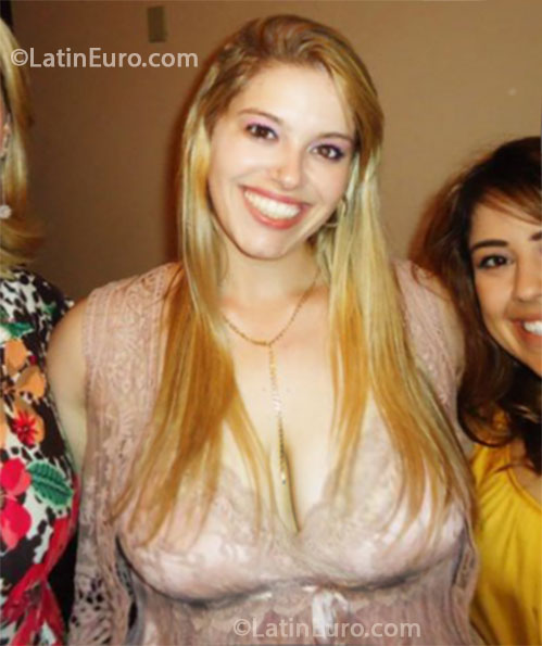 Date this happy Brazil girl Mariani from Rio De Janeiro BR7876