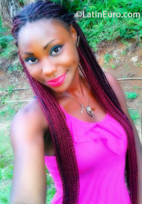 Date this attractive Jamaica girl Shamona from saint Ann JM1697