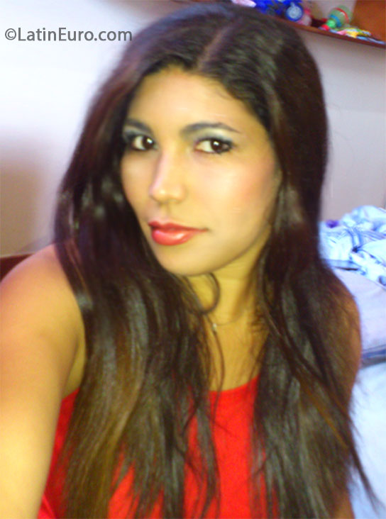 Date this lovely Brazil girl Onashi from Maringa BR7989