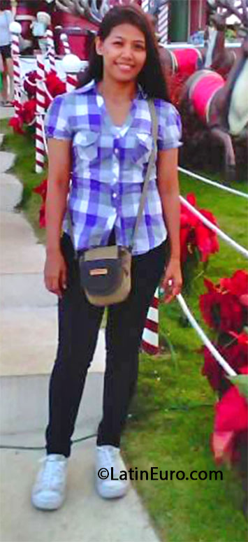 Date this passionate Philippines girl Charls from Manila PH579