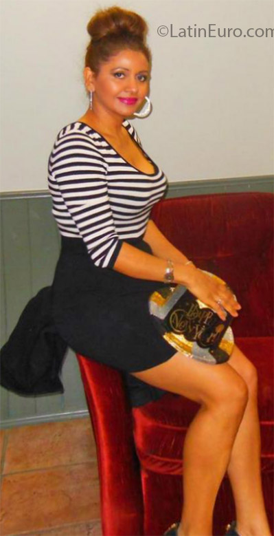 Date this fun Canada girl Rosa from Victoria CA592