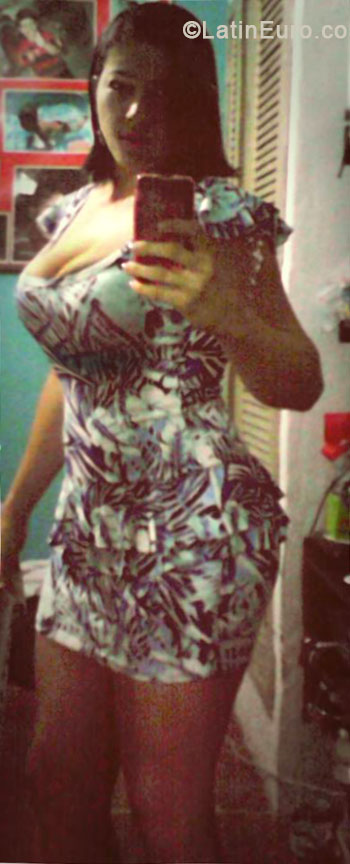 Date this foxy Brazil girl Iamara from Cabo Frio BR8127
