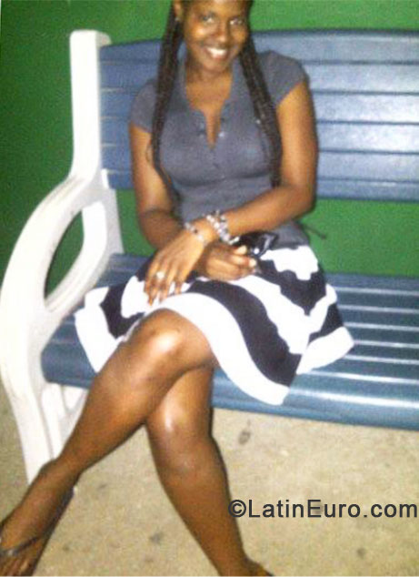 Date this sensual Jamaica girl Melesa from Kingston JM1318