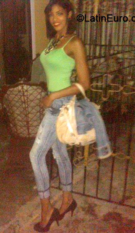 Date this voluptuous Dominican Republic girl Norisal from Santo Domingo DO25353