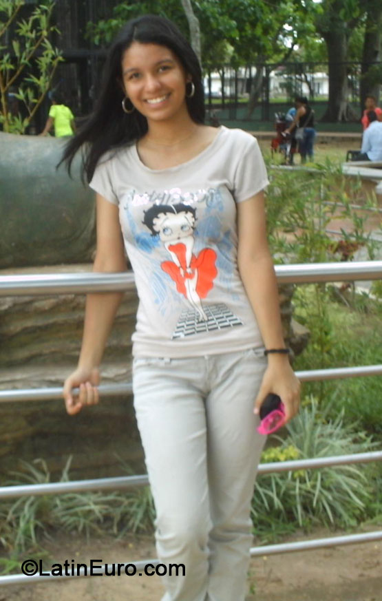 Date this voluptuous Venezuela girl Ayareth from Maturin VE113