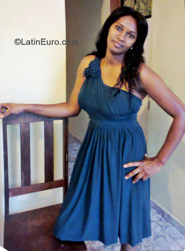 Date this hard body Brazil girl Liziane from Santa Luzia BR8985