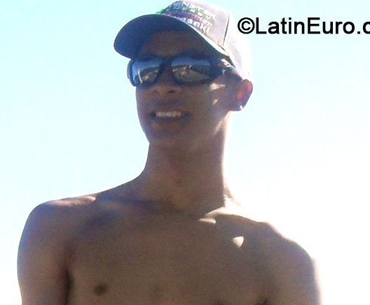 Date this gorgeous Brazil man Jonathan from Rio De Janeiro BR8336