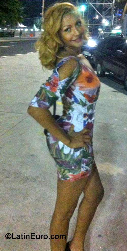 Date this hot Brazil girl Sheila from Rio De Janeiro BR8339