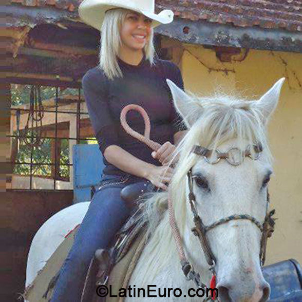 Date this passionate Brazil girl Lucinea from Sao Paulo BR8378