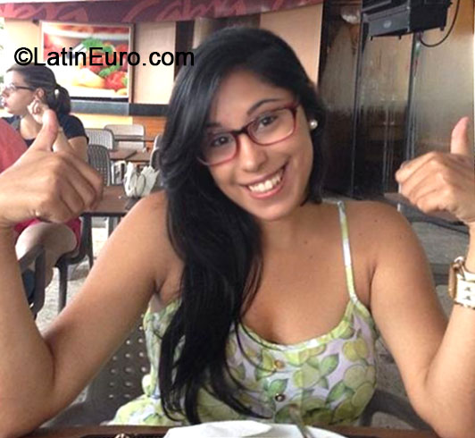 Date this voluptuous Brazil girl Grasielle from Recife BR8396