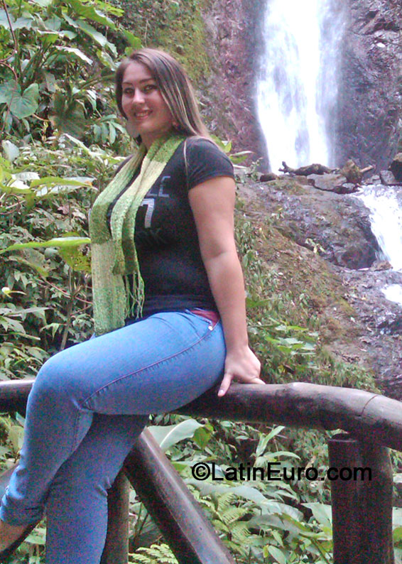 Date this happy Venezuela girl Brillie from Barinas VE126