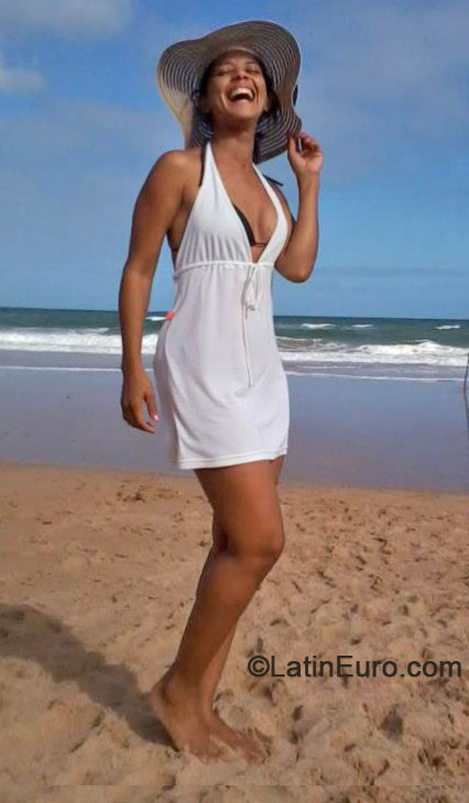 Date this charming Brazil girl Claudia from Lauro De Freitas BR8408