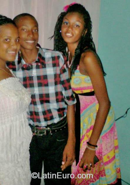 Date this voluptuous Venezuela girl Alicia from Caracas VE135