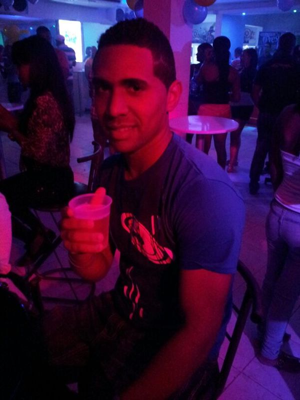 Date this nice looking Dominican Republic man Hansel from Santo Domingo DO18383