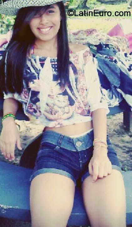 Date this nice looking Brazil girl Raianie from Manaus BR8596
