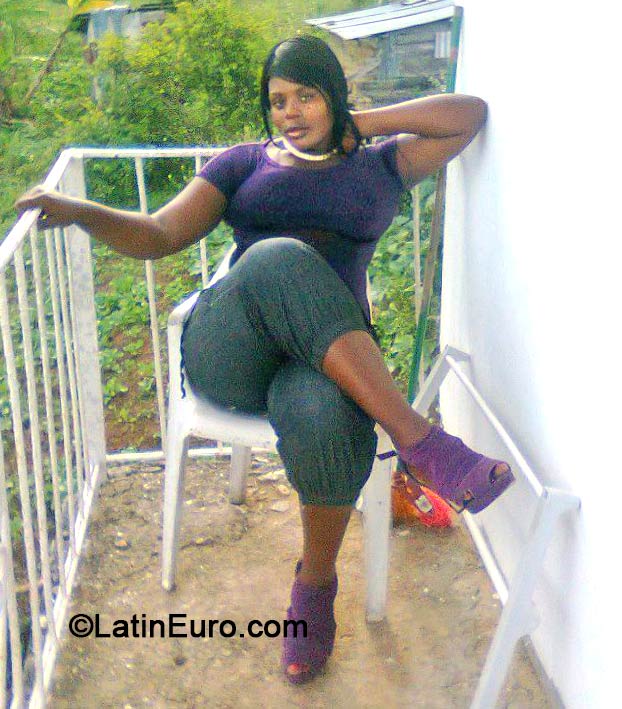 Date this foxy Jamaica girl Diana from Kingston JM1566