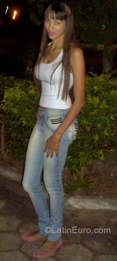 Date this delightful Brazil girl Kely from Tabapora BR8681