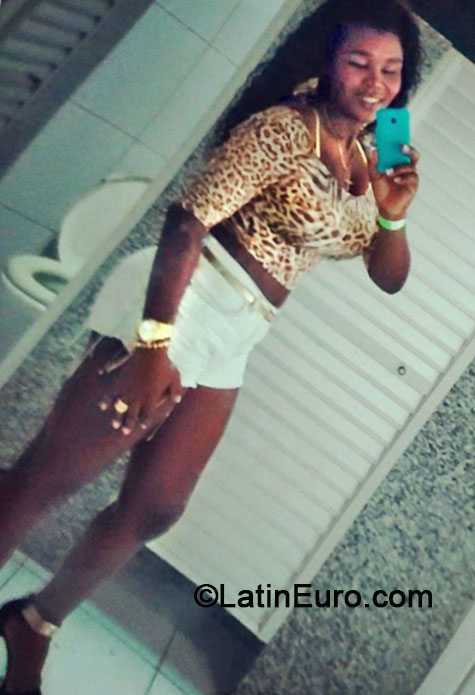 Date this attractive Brazil girl Adriana from Feira De Santana BR8700