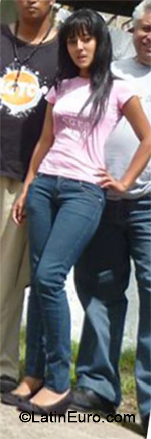 Date this foxy Honduras girl Rosa from Tegucigalpa HN940