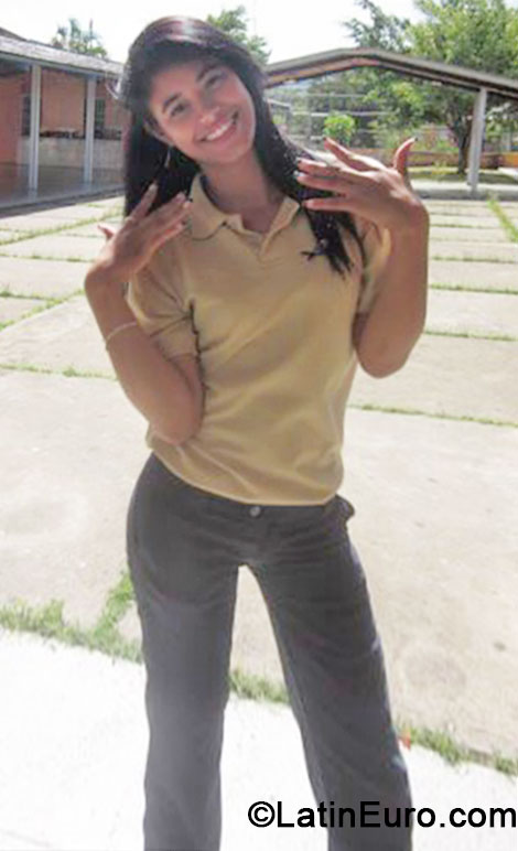 Date this athletic Venezuela girl Bethania from Caracas VE200