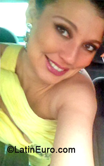 Date this hot Brazil girl Kelly from Curitiba BR8724