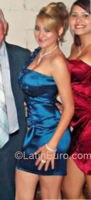 Date this happy Venezuela girl Isabel from Valencia VE206