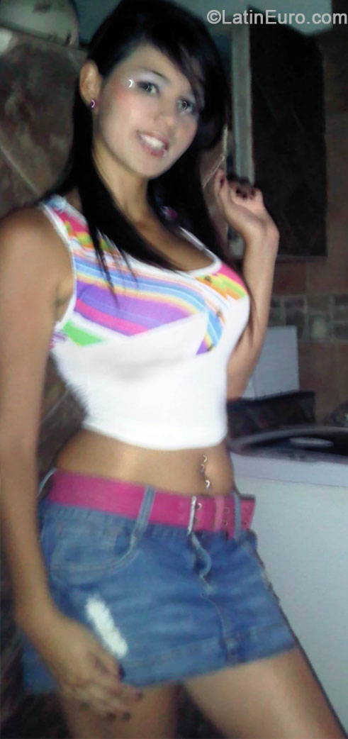 Date this beautiful Venezuela girl Genesis from Caracas VE210