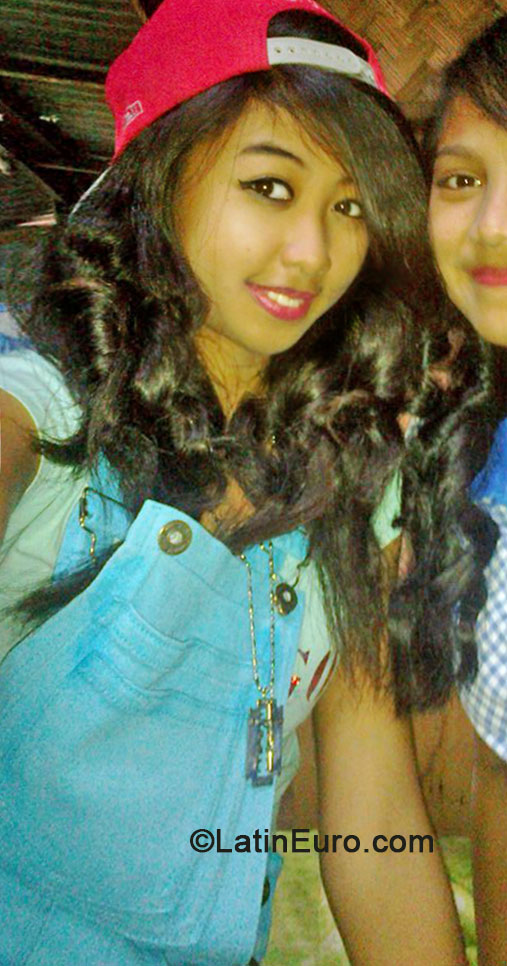 Date this funny Philippines girl Alexis from Taguig City PH637