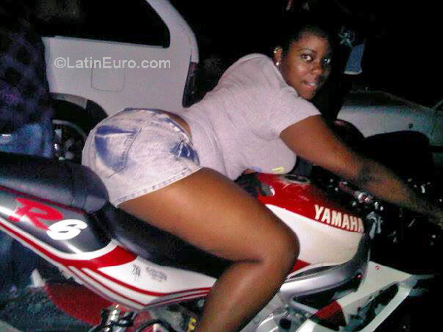 Date this nice looking Jamaica girl Amanda from Montego Bay JM1682