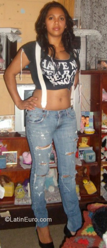 Date this georgeous El Salvador girl Rocio from San Salvador SV76