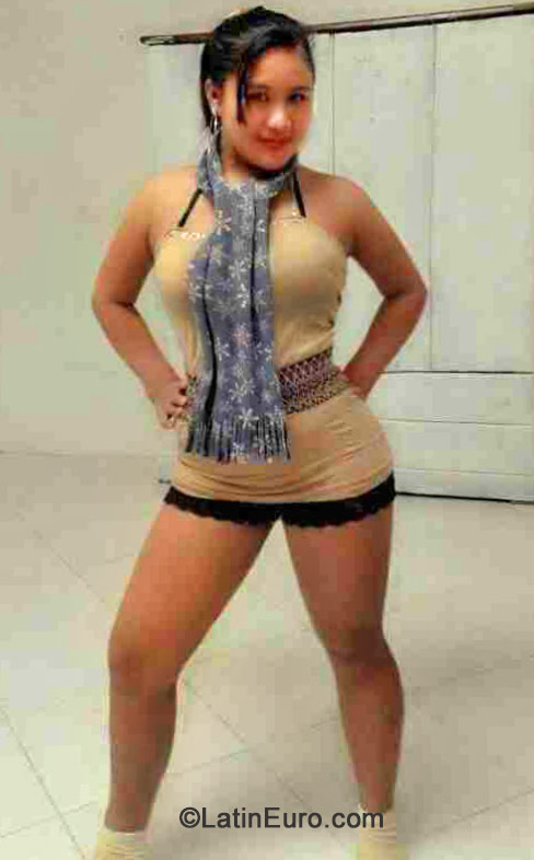 Date this exotic Philippines girl Analiza from Manila PH647