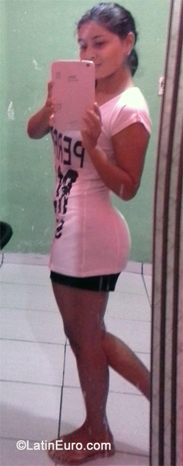 Date this athletic Brazil girl Yasmin.goncalve from Joao Pessoa BR8811
