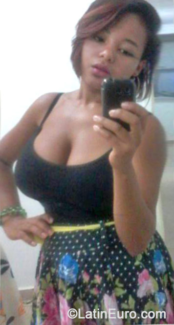 Date this good-looking Brazil girl Monica Elizangela from Salvador BR8815