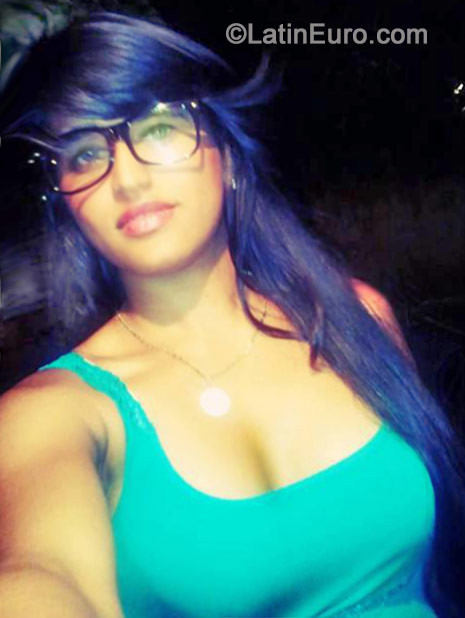 Date this cute Venezuela girl Daniela from Caracas VE271