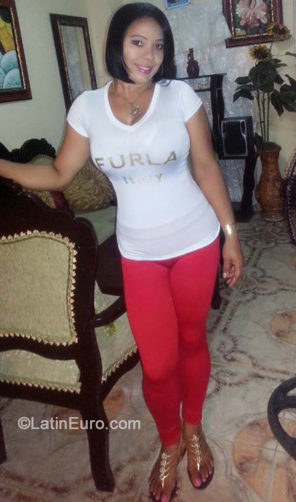 Date this fun Dominican Republic girl Yoselin from Santo Domingo DO22305