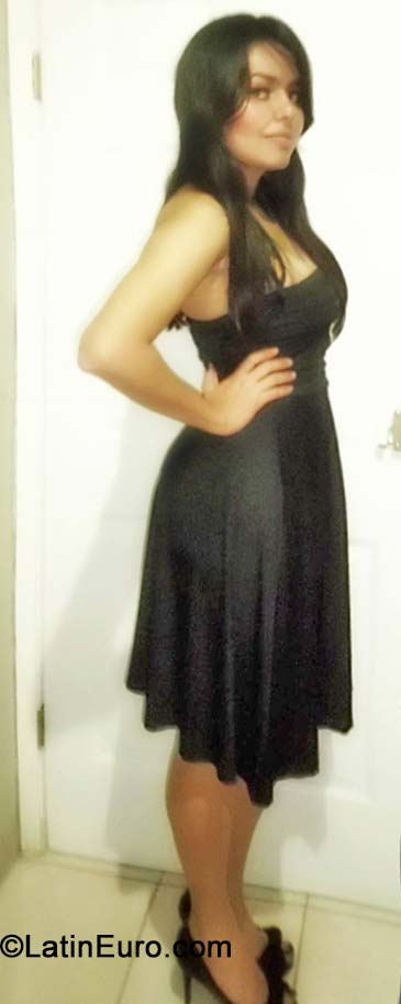 Date this voluptuous Honduras girl Vale from San Perdo Sula HN1139