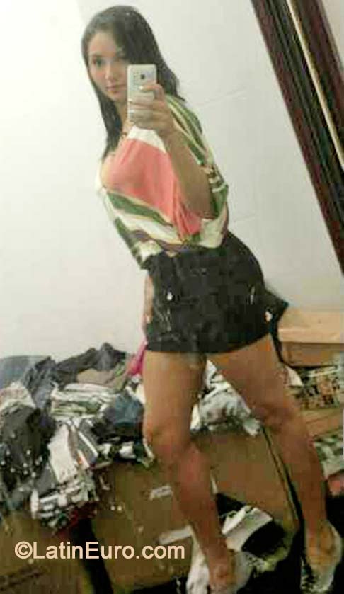 Date this sultry Brazil girl Daiane from Manaus BR8922