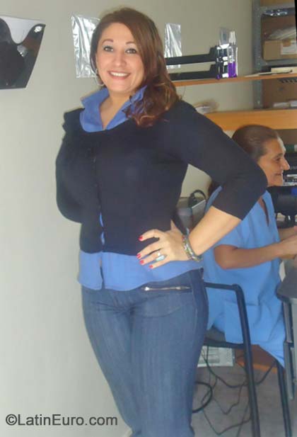 Date this nice looking Honduras girl Kenia from San Pedro Sula HN1156
