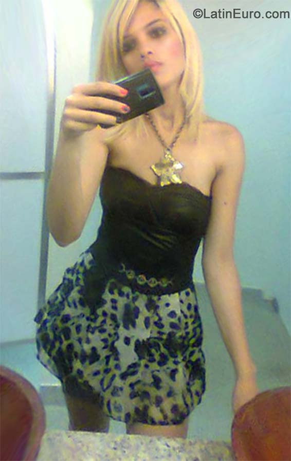 Date this lovely Brazil girl Ingrid from Brasilia De Minas BR8942