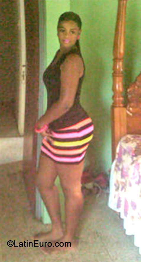 Date this lovely Jamaica girl Anna from May Pen JM1806