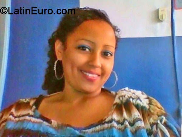 Date this happy Honduras girl Ivin from Tegucigalpa HN1180