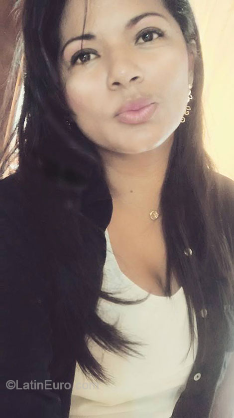 Date this gorgeous Brazil girl Cintia from Belem BR8987