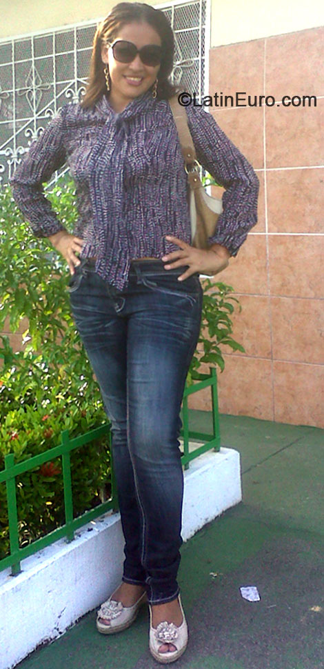 Date this lovely Honduras girl Reyna from La Ceiba HN1199