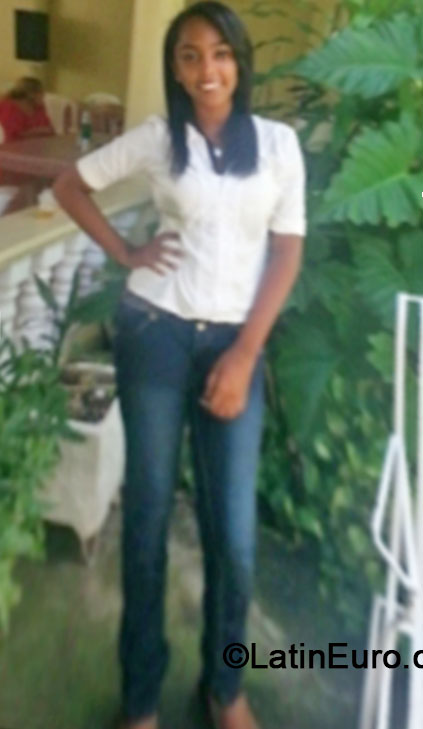 Date this good-looking Dominican Republic girl Ana hernandez from Santiago DO23111