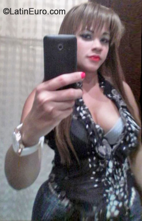 Date this attractive Dominican Republic girl EMILCY from Santo Domingo DO56540