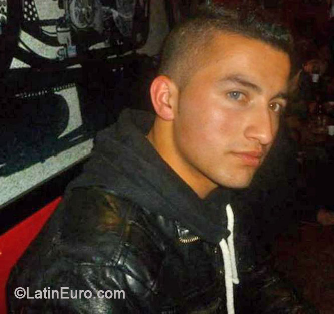 Date this pretty Colombia man Alexander from Bogota CO16153