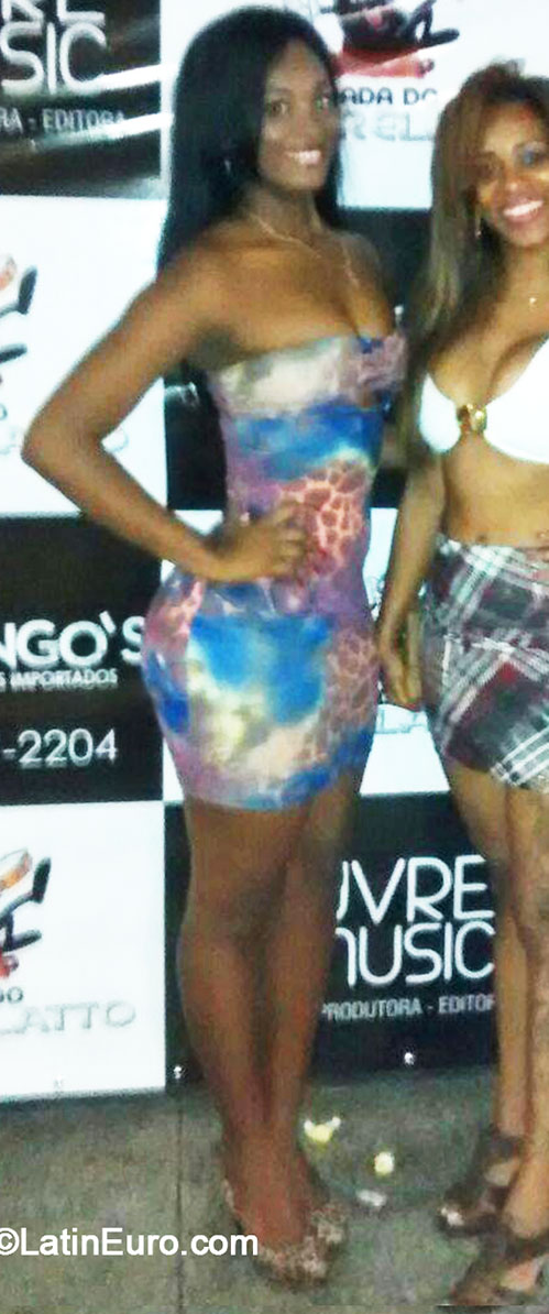 Date this delightful Brazil girl Cintia from Rio De Janeiro BR9039