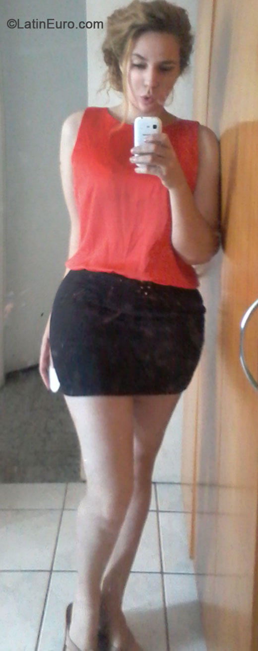 Date this nice looking Brazil girl Julia from Fortaleza BR9410